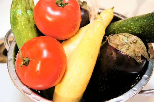 清洗食材与备料