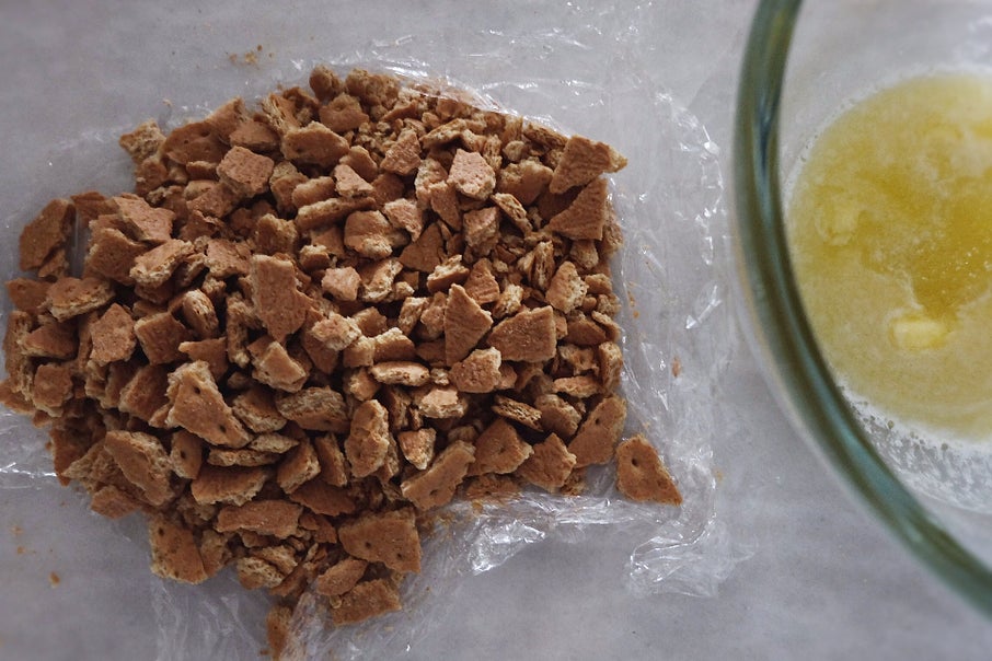 制作全麦饼干酥粒