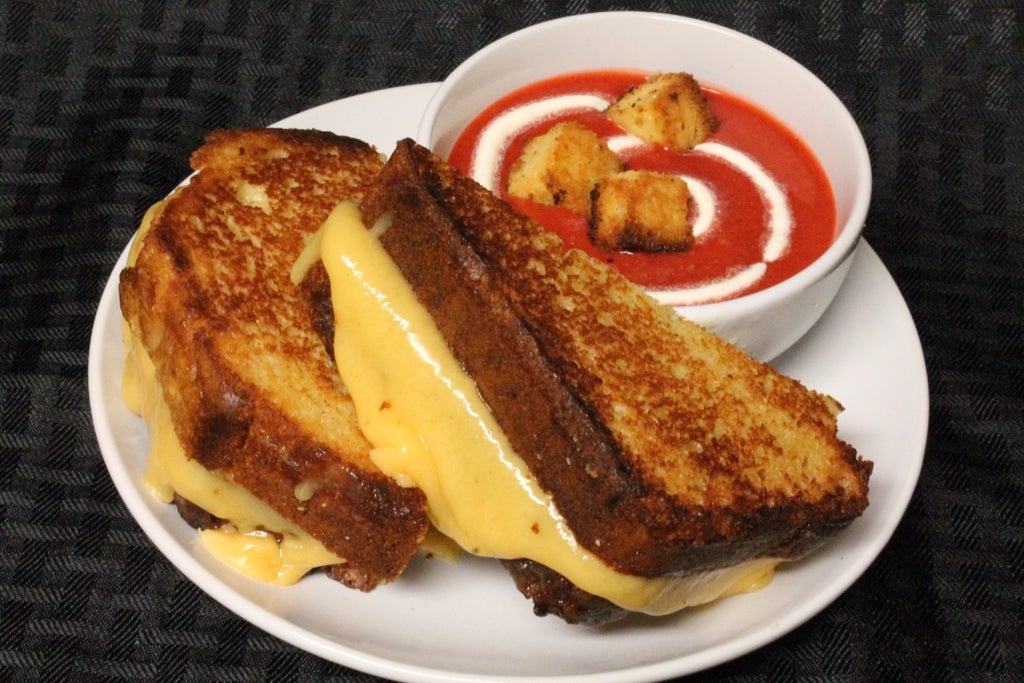 蛋糕版烤芝士三明治配番茄汤