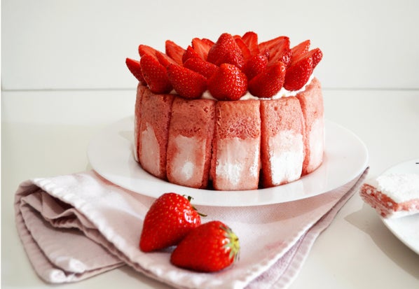 草莓夏洛特蛋糕
