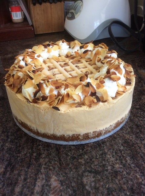 焦糖奶油冻配蛋酒点缀