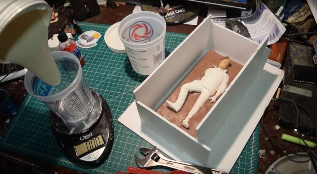 制作外层模具框