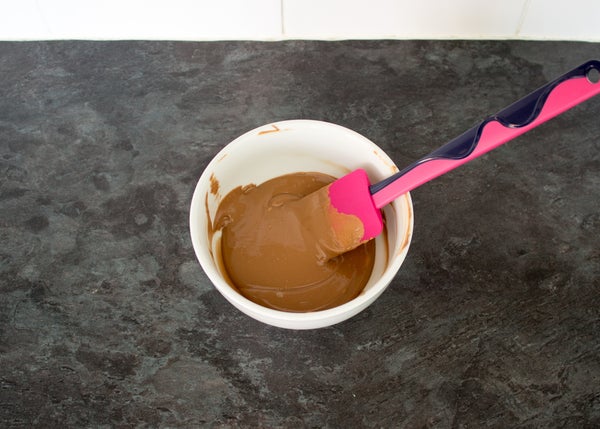 制作巧克力底层