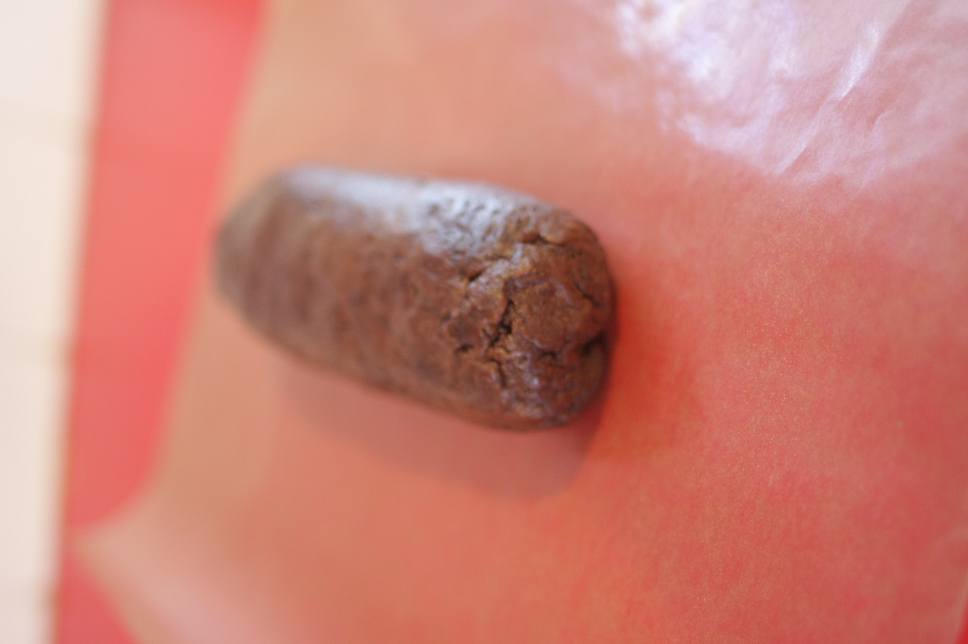 制作巧克力卷并冷藏