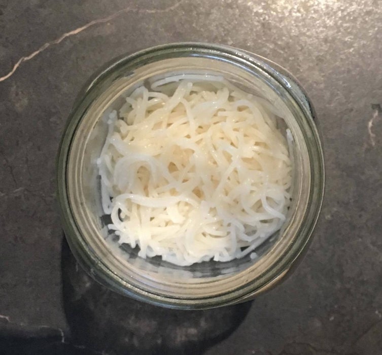 步骤2:食材入罐