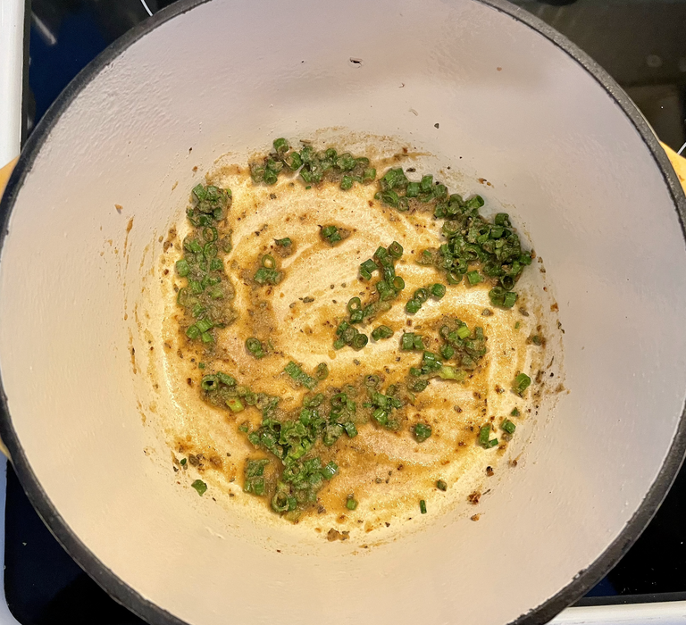 混合青葱与香料