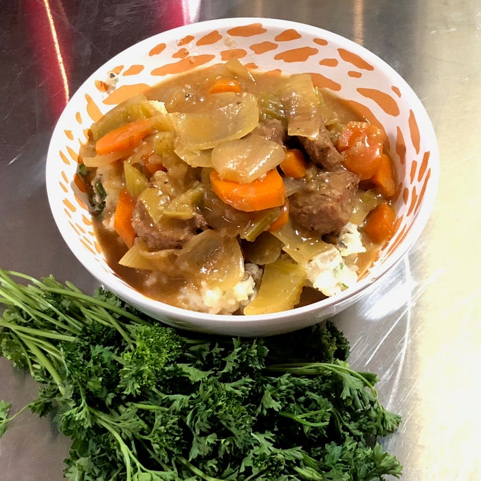 慢炖锅迷迭香蒜香牛肉炖菜