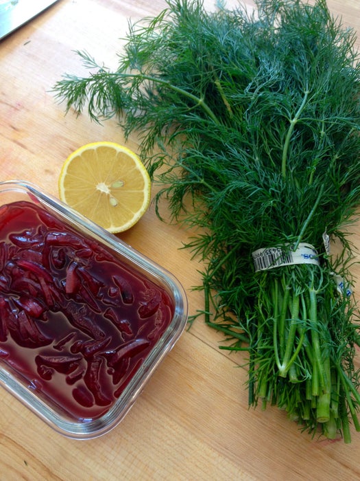 煮意面水的同时准备食材