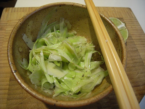 简易刨丝西兰花茎沙拉