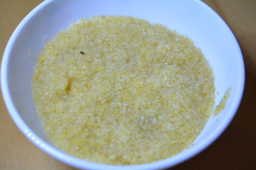 第一步浸泡粗麦：