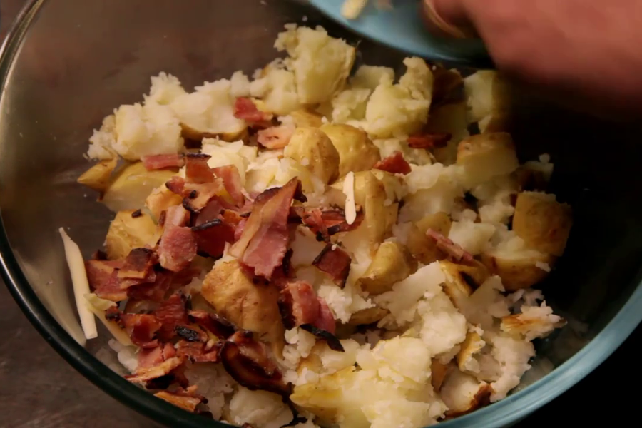 第四步：加入培根和芝士