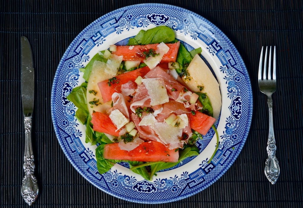 西瓜沙拉配帕尔玛火腿 快手腌制西瓜皮及帕尔米吉亚诺-雷吉亚诺奶酪