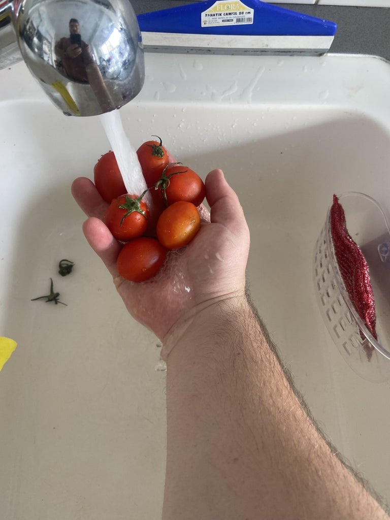 当然要先清洗番茄！！！