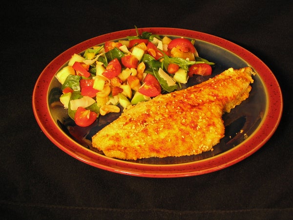 菠菜沙拉配水果坚果与芝麻柠檬油醋汁