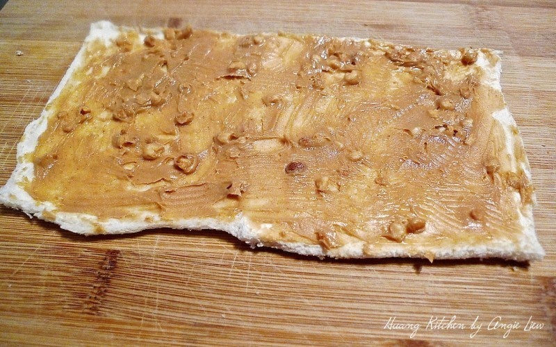 涂抹颗粒花生酱