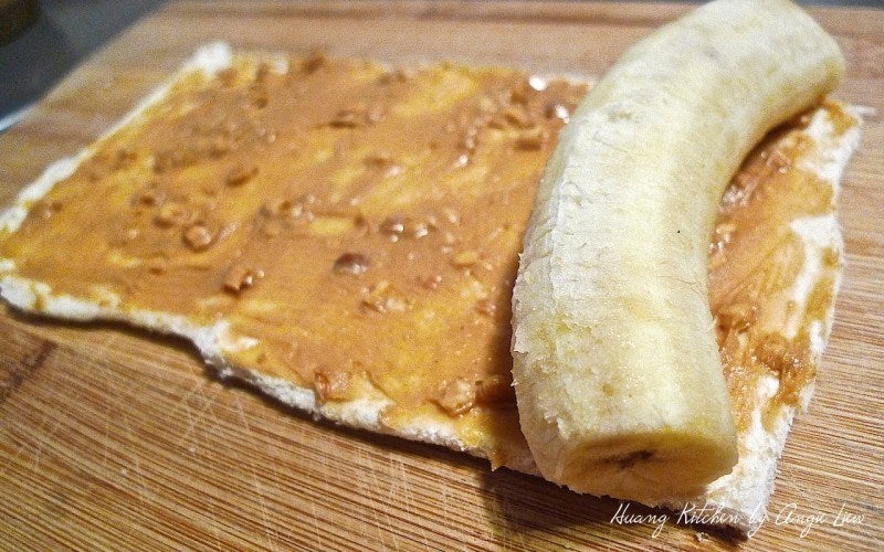 放置整根成熟香蕉