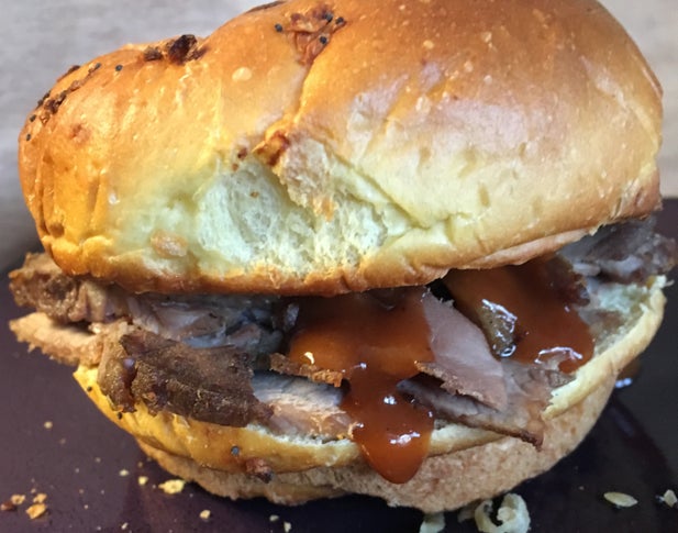 新英格兰风味烤牛肉三明治