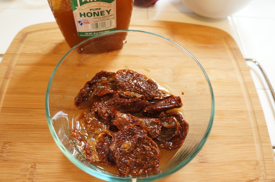 浸泡腰果与番茄