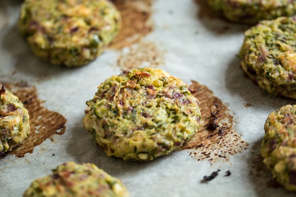 烤西葫芦菲达奶酪饼