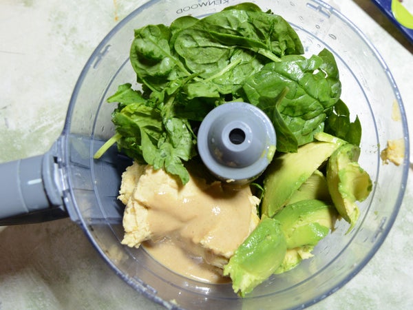 绿色 = 牛油果+菠菜