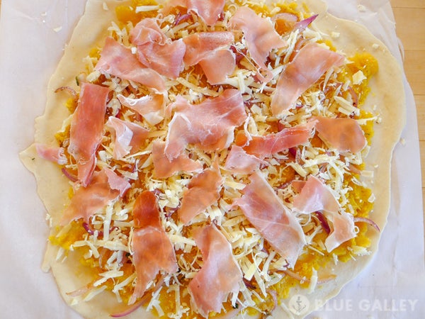 添加帕尔马火腿和乳酪