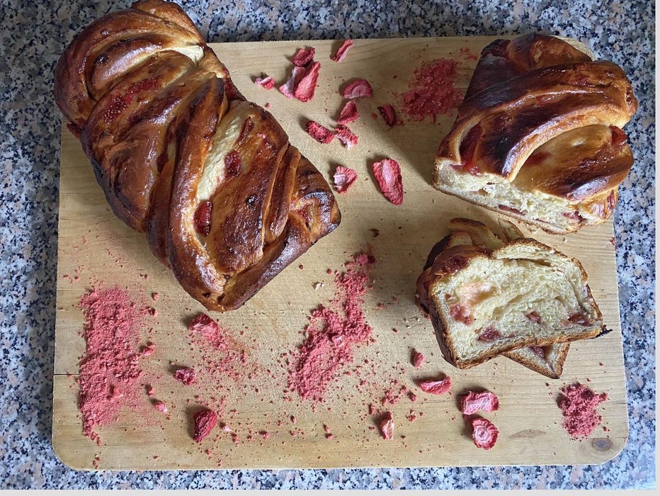 草莓漩涡巴布卡面包