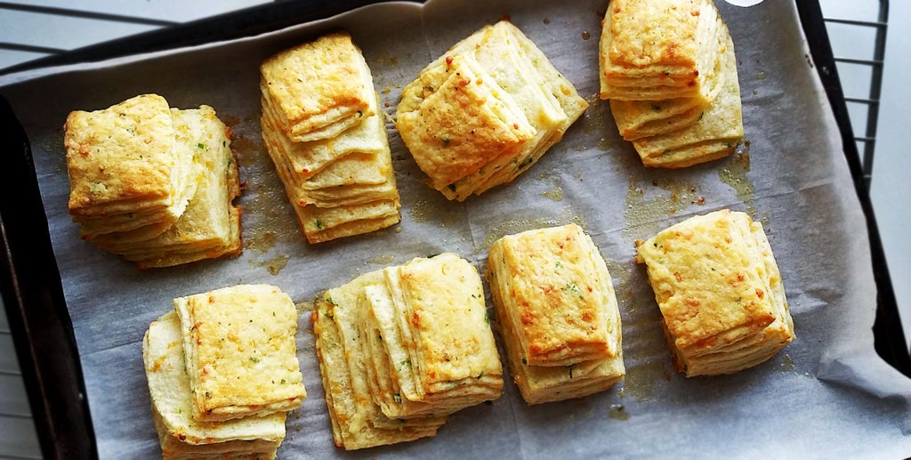 盒装变高级：千层红龙虾饼干