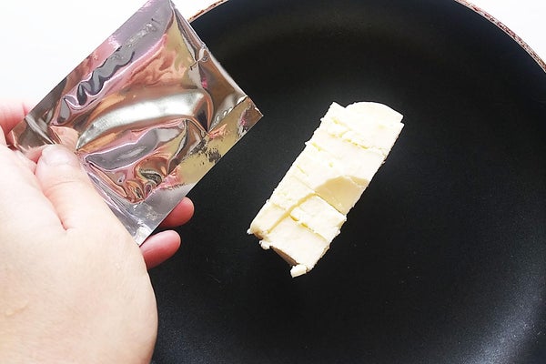 预热烤箱&蒜香黄油