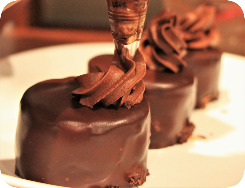 制作装饰:打发甘纳许