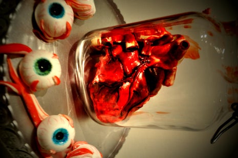 制作红丝绒白巧克力蛋糕！