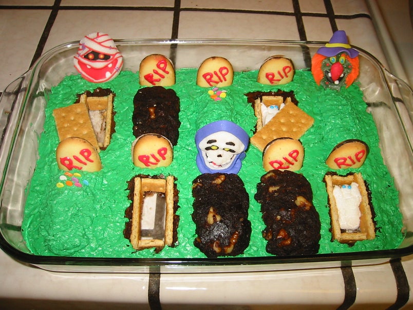 万圣节墓地布朗尼蛋糕