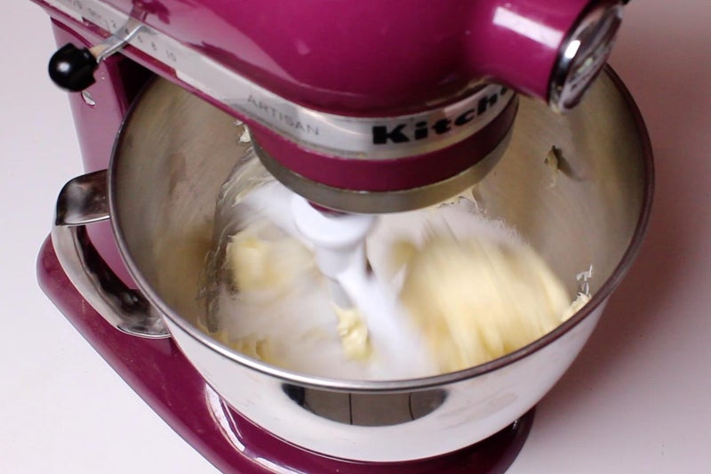 使用电动搅拌机