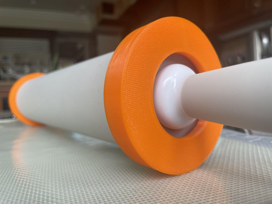 使用擀面杖厚度导轨制作完美面点的每次操作