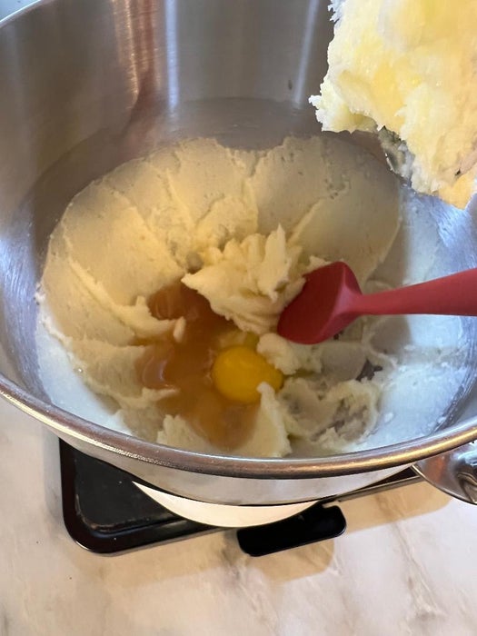 加入鸡蛋等液体