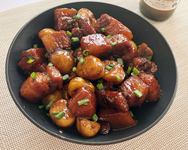 板栗红烧肉
