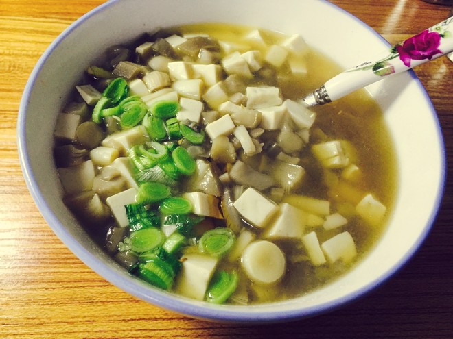 鲜蘑菇炖豆腐