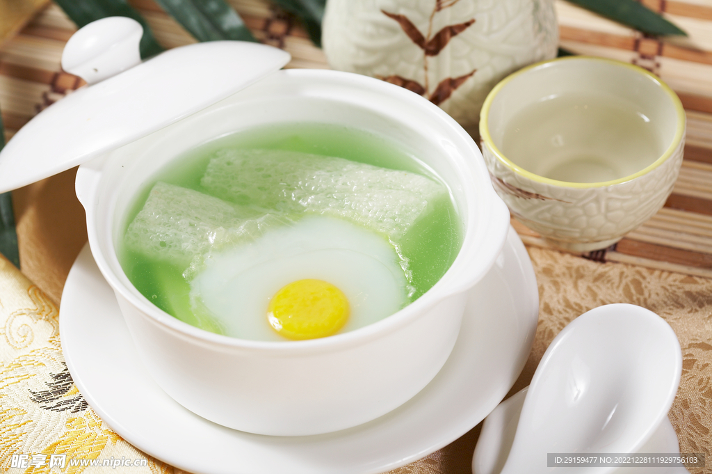 竹荪鸽蛋汤