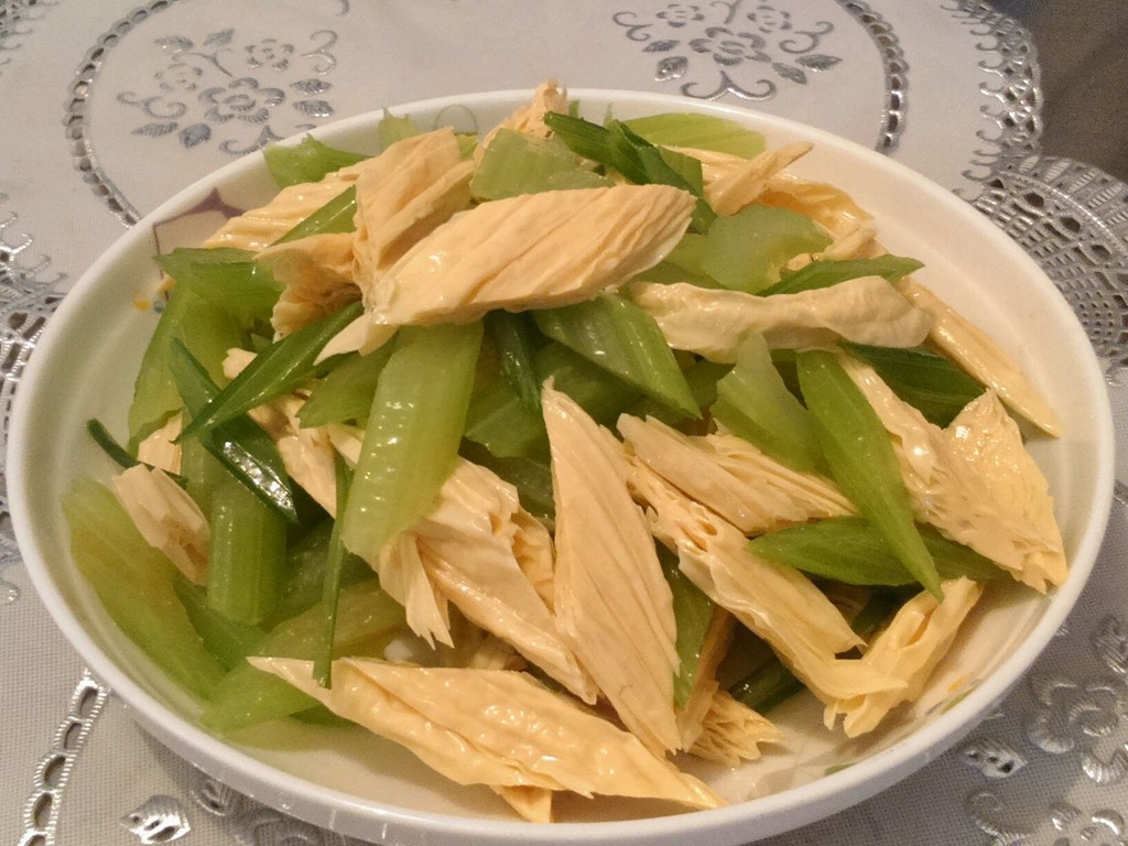 芹菜拌腐竹