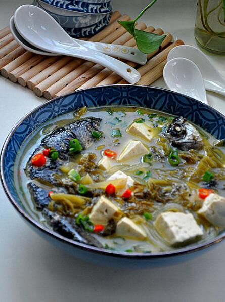 老板鱼酸菜炖豆腐汤